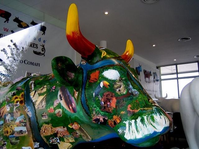 Buenos-Aires-Argentina-Peurto-Madero-Cow-Parade-3680