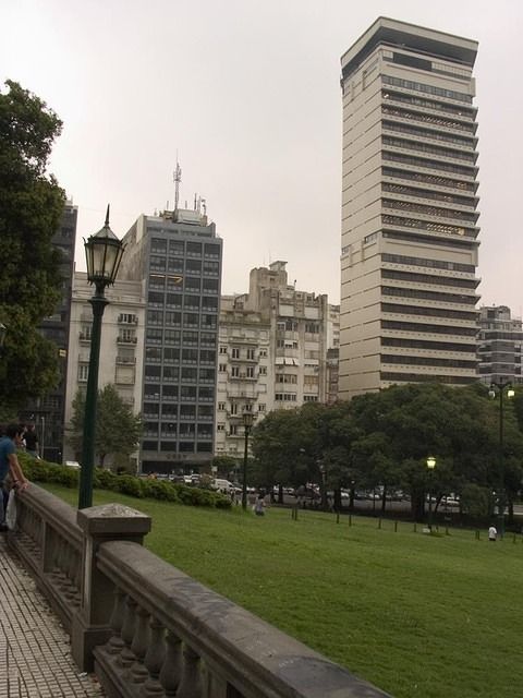 Buenos-Aires-Argentina-Plaza-de-San-Martin-3700