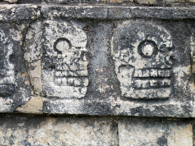Chichen Itza Tzompantli 02