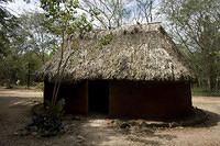 Chitchen Itza Maya House 01