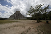 Chitchen Itza Pyramid Kukulca n 02